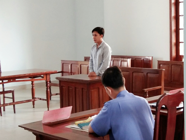 Vào tù vì cưới thiếu nữ rồi 'yêu' luôn em vợ