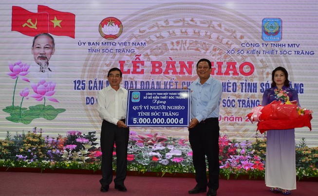 Bàn giao 125 căn nhà đại đoàn kết cho hộ nghèo ở Sóc Trăng