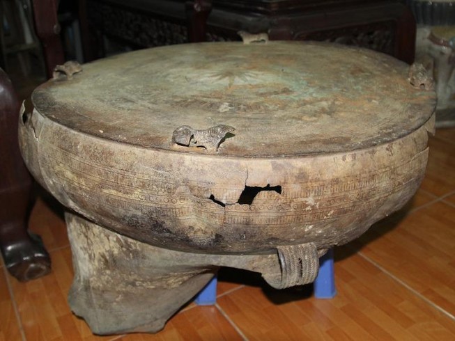 Ngư dân phát hiện trống đồng trên sông Cổ Chiên