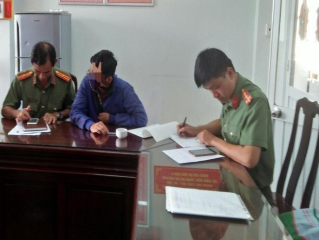 COVID-19: Công an làm việc với người giả văn bản ủy ban