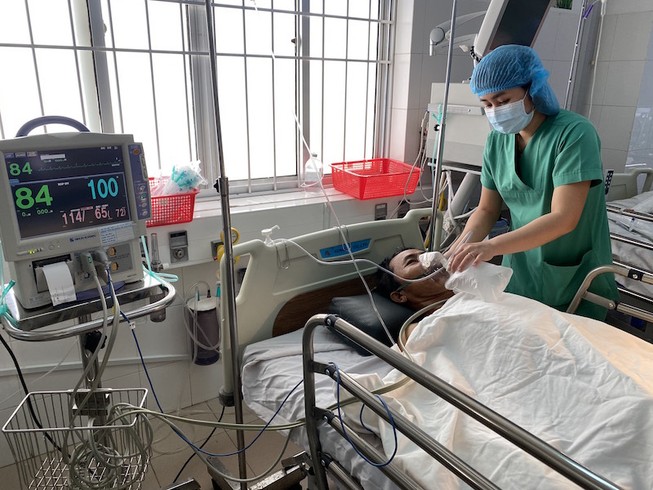 Tường đổ, đè người đàn ông đa chấn thương nguy kịch