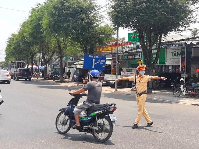Y tế, Công an Cần Thơ đội nắng dầm sương kiểm tra y tế