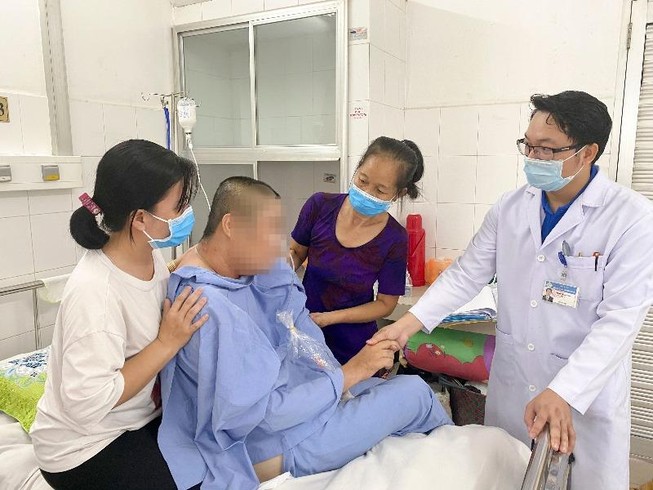 Cứu sống thanh niên huyết áp cao, xuất huyết não nguy kịch