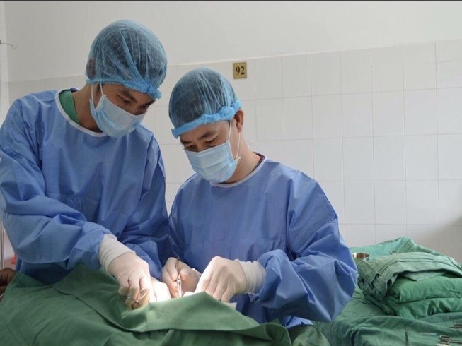 Sơ ý khi cắt rau, người phụ nữ bị lóc toàn bộ da đầu
