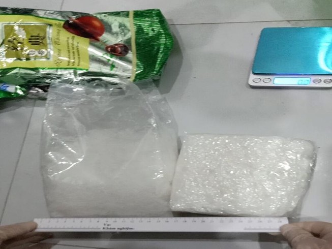 Bắt phụ nữ chuyển 2 kg ma túy từ Campuchia về Việt Nam