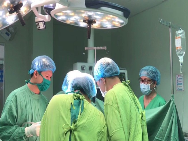 Bị ung thư túi mật hiếm gặp, phải mổ cùng lúc 6 cơ quan