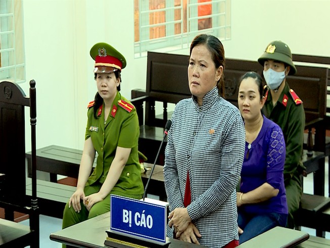 Từ bị đơn trong vụ án dân sự thành bị cáo