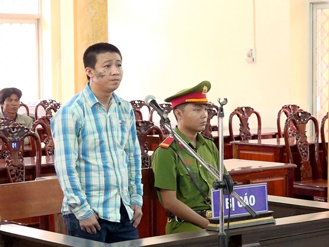 Vô cớ bị đánh, thanh niên đâm chết người