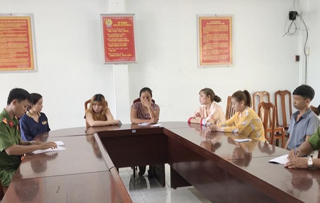 6 người từ Tây Ninh xuống Long Xuyên bắt giữ người trái luật