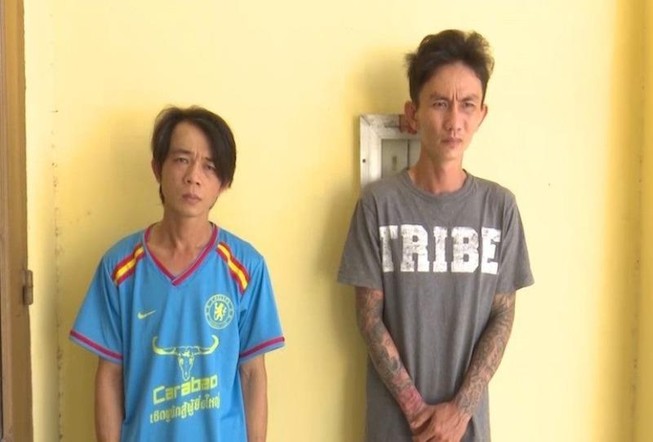 2 anh em rủ nhau đi trộm