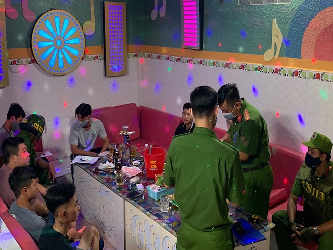 An Giang: Khách và nhân viên karaoke Hùng Mập lại 'phê' ma túy