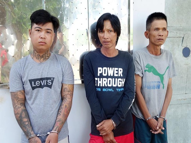 Tạm giữ 3 người cưỡng đoạt tài sản người hành hương