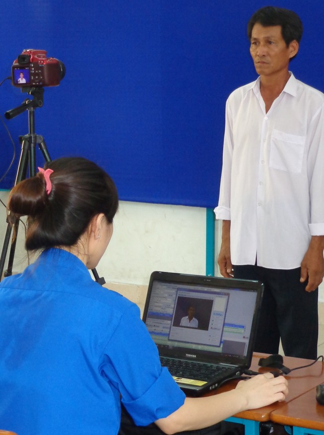 Về vùng sâu đổi bằng lái xe cho dân
