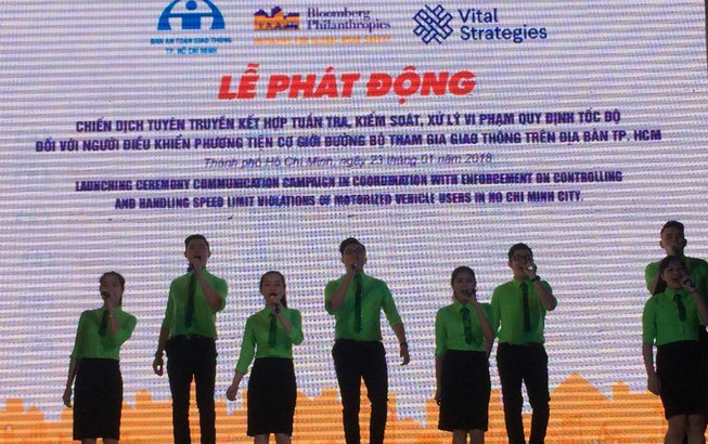 Tuyên truyền rồi xử phạt người vi phạm tốc độ