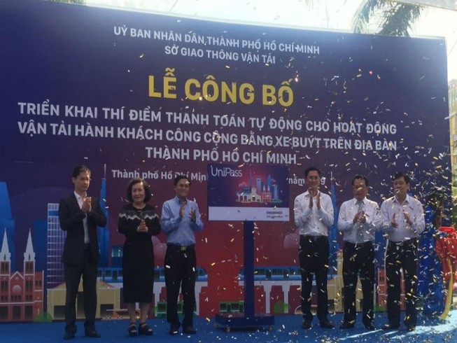 Bắt đầu quẹt thẻ khi đi xe buýt