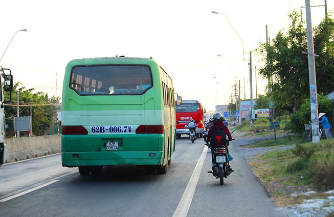 Xử lý nghiêm 'hung thần' chở công nhân tung hoành trên QL1A