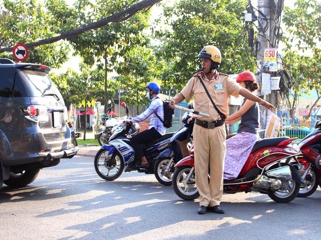 Quận 12 giải tỏa ùn tắc tại điểm đen giao thông