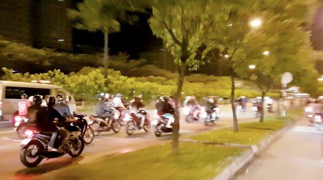 Hàng trăm 'quái xế' đi bão tốc độ 150 km/giờ ở TP.HCM