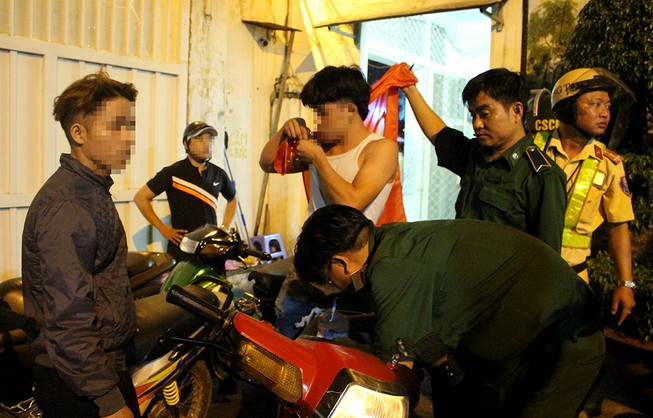 CSGT TP.HCM tạm giữ hơn 100 xe của những người đi 'bão'