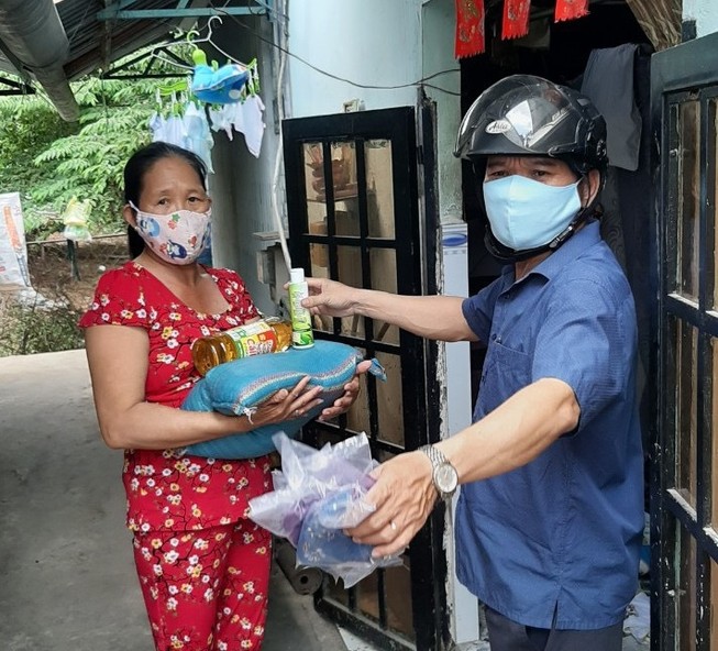 Hàng ngàn người bán vé số, khó khăn được hỗ trợ