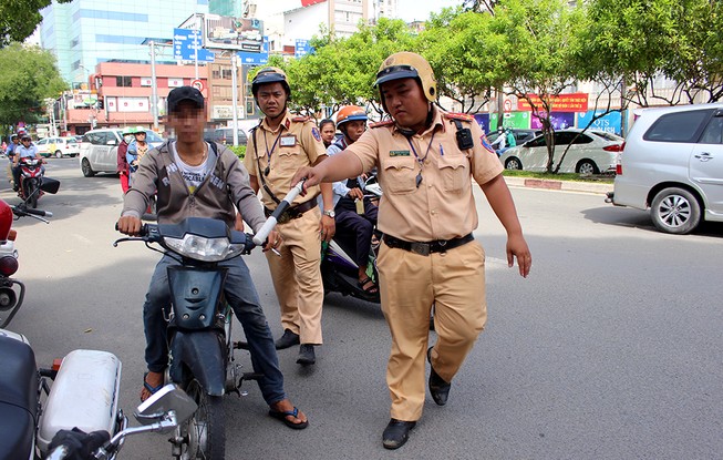 TP.HCM:5 phó phòng CSGT trực tiếp tham gia đợt tổng kiểm soát