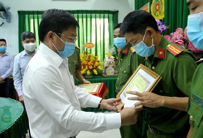 Triệt phá nhóm cướp giật, Công an Bình Tân được khen