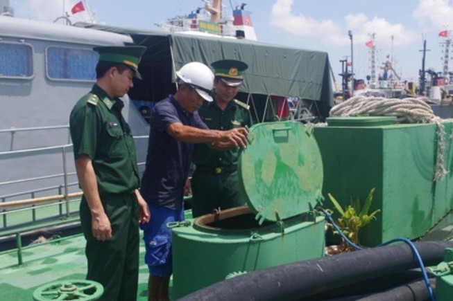 Một số tàu NĐ 67 mua bán xăng dầu trái phép trên biển