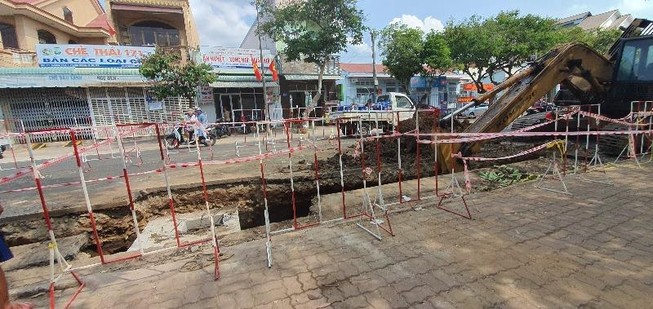 1 công nhân tử vong lúc đào đường