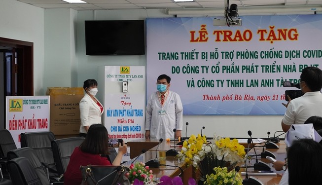 Hỗ trợ máy ATM khẩu trang cho Bệnh viện Bà Rịa