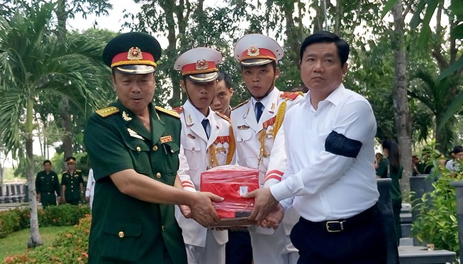 'Chúng tôi xin nhận lỗi vì đã để đồng đội nằm đó quá lâu'