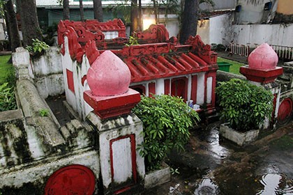 Kỳ bí khu mộ cổ hơn trăm năm trong Công viên Tao Đàn 
