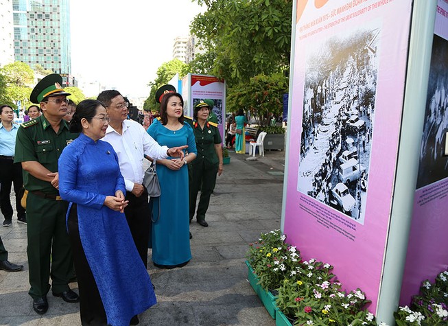 Khai mạc Triển lãm 'Thành phố Hồ Chí Minh-Khát vọng vươn cao'