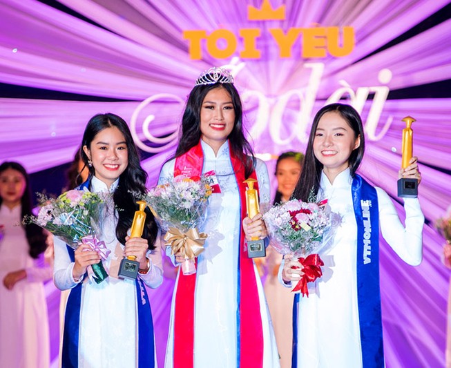 Đoàn Thiên Ân đăng quang gương mặt nữ sinh áo dài 2018