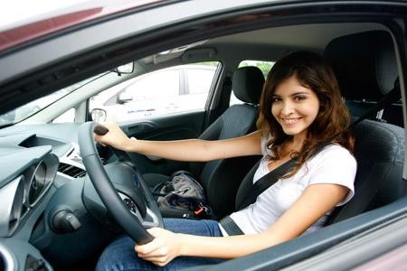 20 tuổi lái xe ô tô 12 chỗ được không?