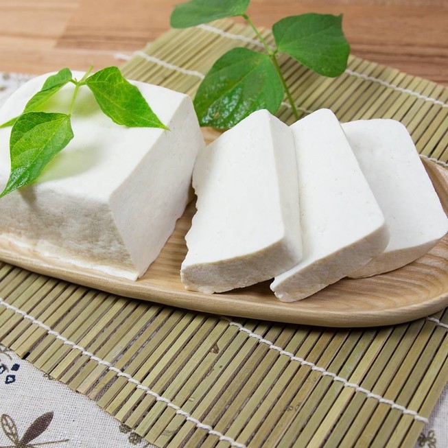 Nguy cơ tiềm ẩn khi ăn đậu phụ sống