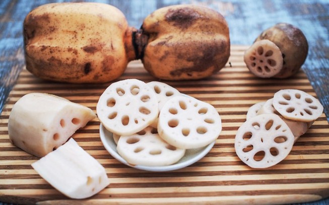Củ sen giúp điều hòa huyết áp và giảm căng thẳng