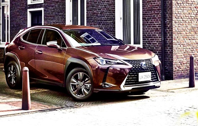 Xuất hiện xe Lexus phiên bản màu lạ