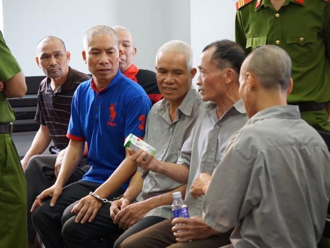 'Các bị cáo kêu oan nhiều quá nên bắt để khỏi kêu oan'