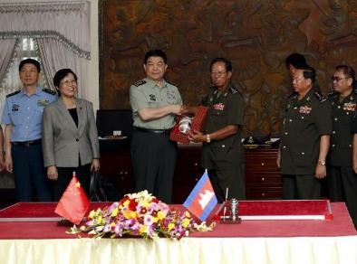 Trung Quốc cung cấp tên lửa phòng không vác vai cho Campuchia