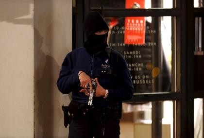 Bắt 16 nghi can khủng bố, 'trùm' Salah Abdeslam vẫn bặt tăm