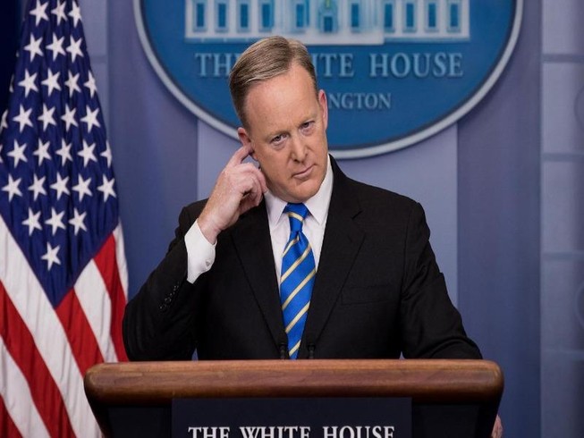Ông Trump không hài lòng với phát ngôn viên Nhà Trắng?