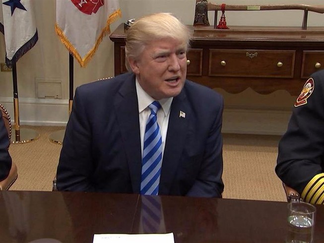Trump ca ngợi vụ thả siêu bom 10 tấn ‘rất thành công'