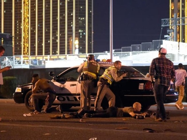 Xả súng ở Las Vegas: 20 người chết, 100 người bị thương