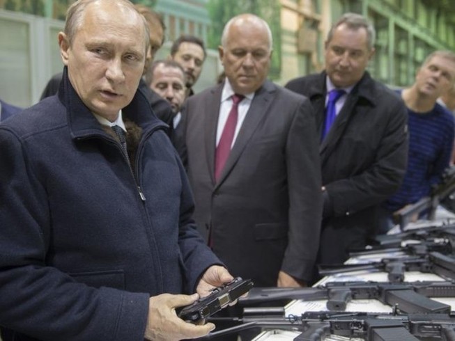 Ông Putin từng phải mang súng khi ngủ