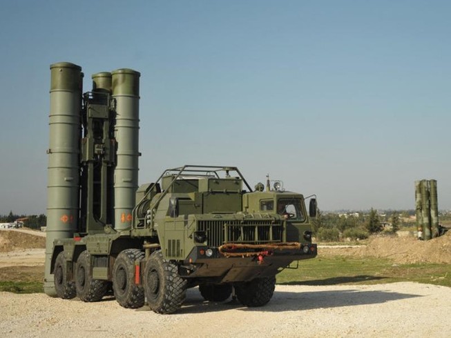 Phòng không Nga diệt mục tiêu nhắm vào căn cứ ở Syria