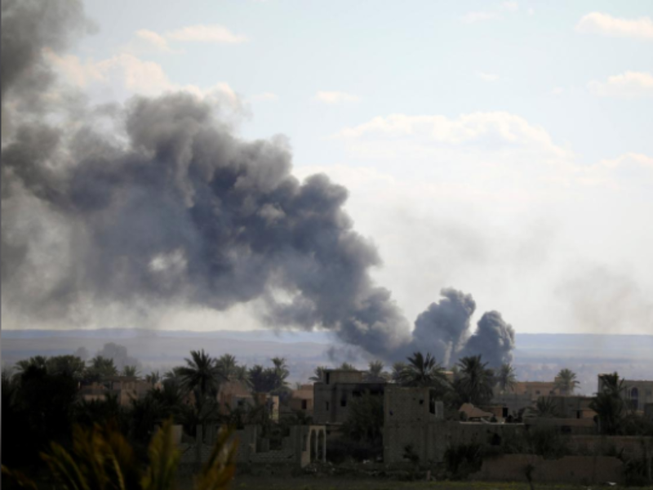 150 tay súng IS đầu hàng ở miền Đông Syria
