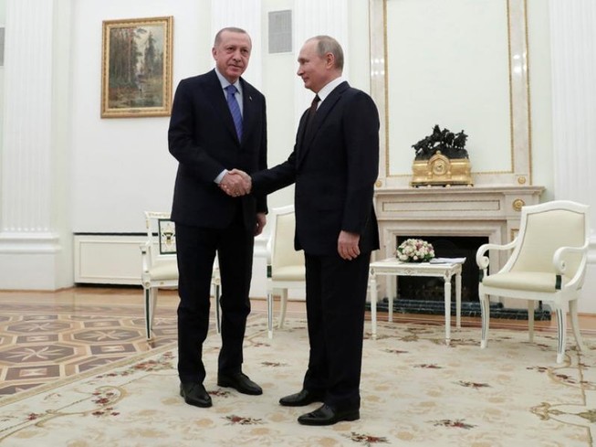 Tổng thống Erdogan (trái) và Tổng thống Putin gặp nhau tại Moscow ngày 5-3.
