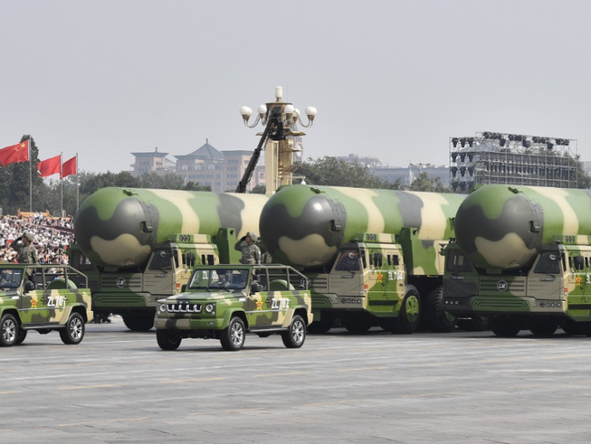 Tên lửa đạn đạo liên lục địa DF-41 của Trung Quốc.