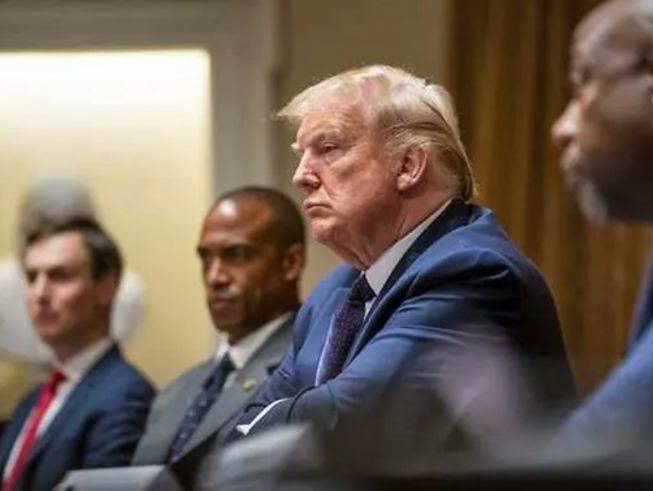 Tổng thống Mỹ Donald Trump tại cuộc họp ở Phòng Nội các tại Nhà Trắng. Ảnh: AFP