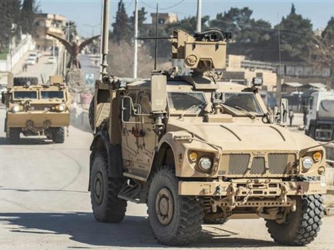 Đoàn xe quân sự Mỹ tới tỉnh Al-Hasakah ở đông bắc Syria hôm 5-3-2020. Ảnh: AFP